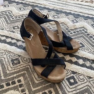 TOMS wedges